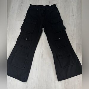 Men’s black wide-leg cargo jeans Size m